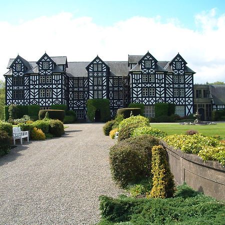 Gregynog Hall Guest House Tregynon Exterior photo