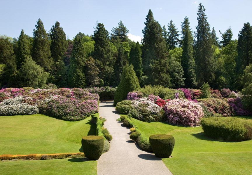 Gregynog Hall Guest House Tregynon Exterior photo