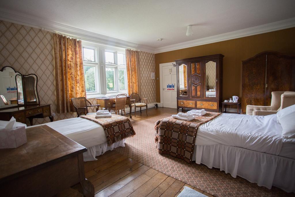 Gregynog Hall Guest House Tregynon Exterior photo